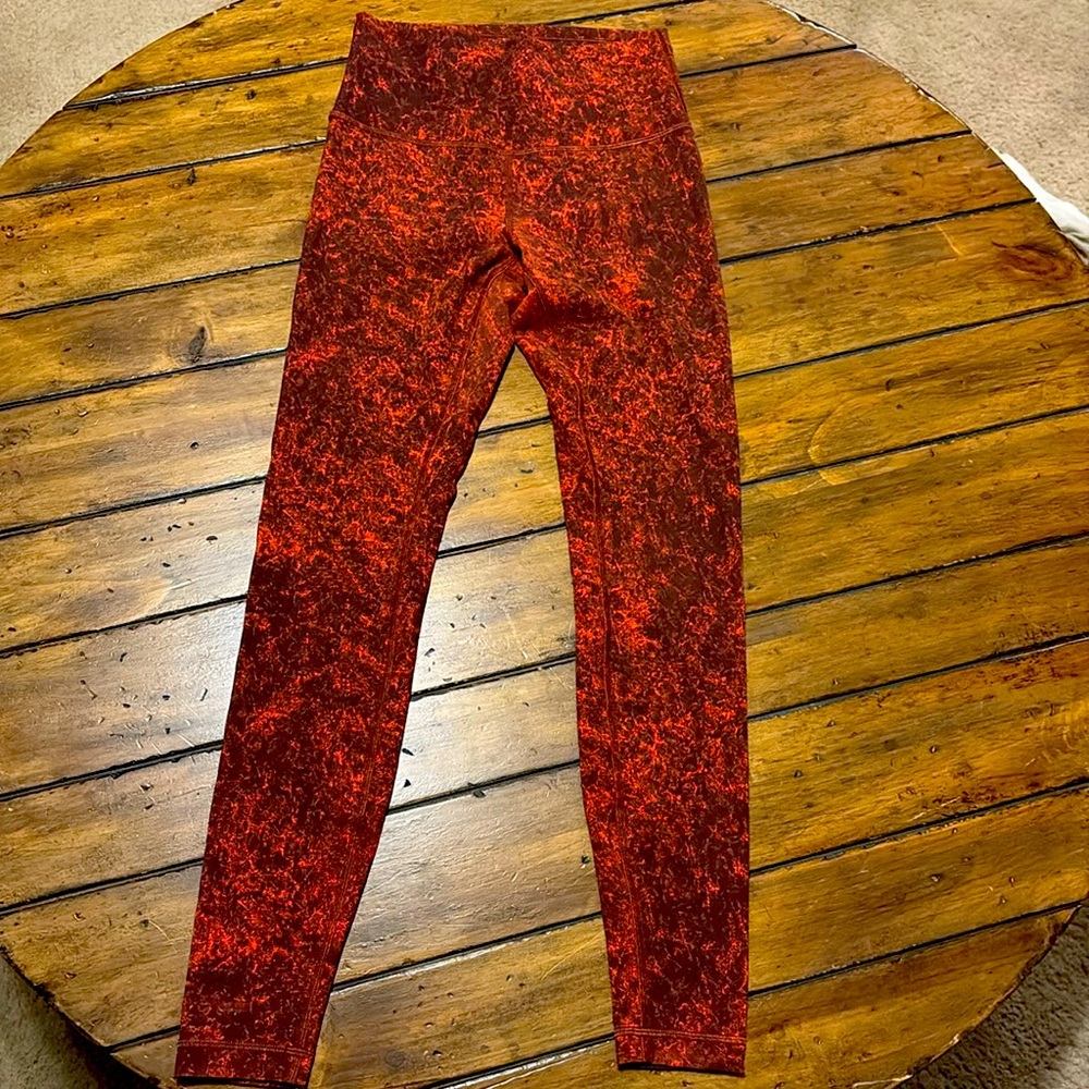 Lululemon Wunder Train High Rise Tight Size 6, Denim Wash Print 28”